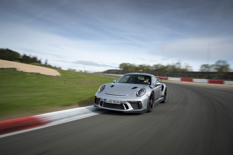 Illustration for article titled Put These Very Good 2019 Porsche 911 GT3 RS Photos In Your Life